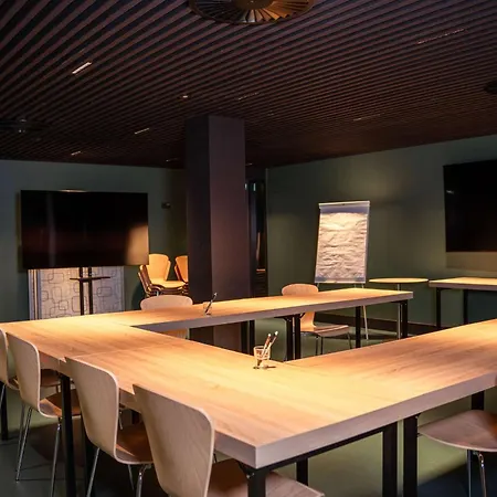 Отель The Florian Amsterdam Schiphol Airport, Worldhotels Crafted